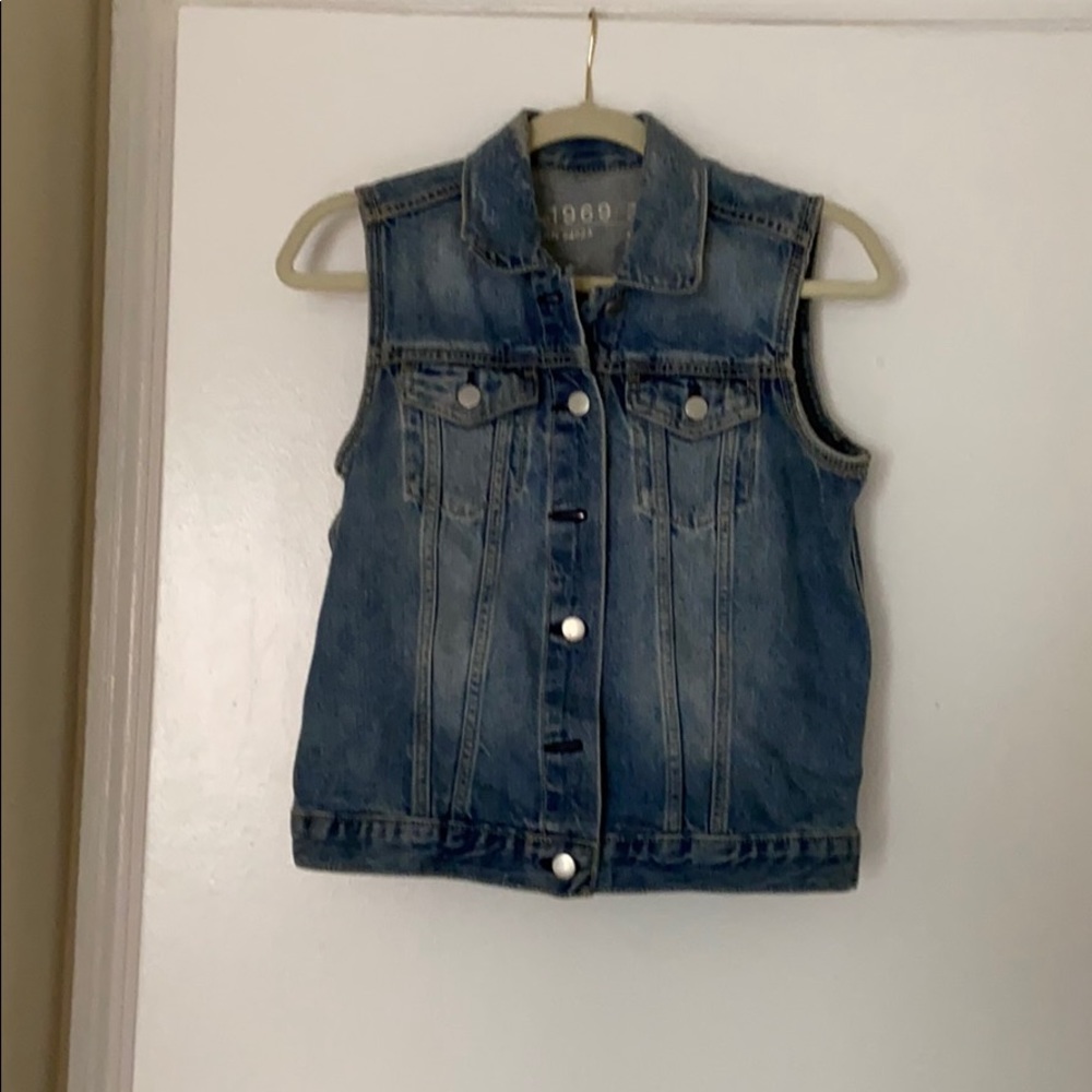 Sleeveless jean jacket